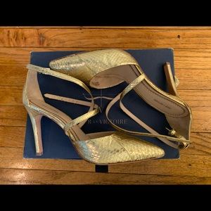 Pour la victoire Cheyenne gold heels size 10